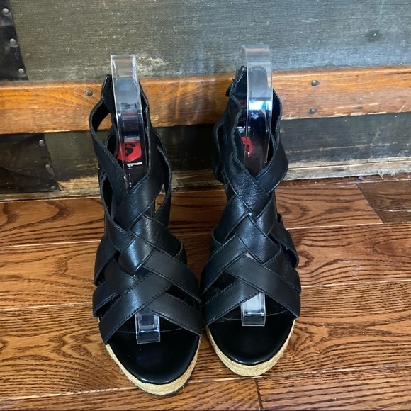 BNWOT Tahari Janice black wedge sandals in size 6 - Picture 3 of 10